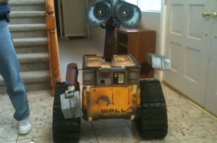    WALL-E (8 )