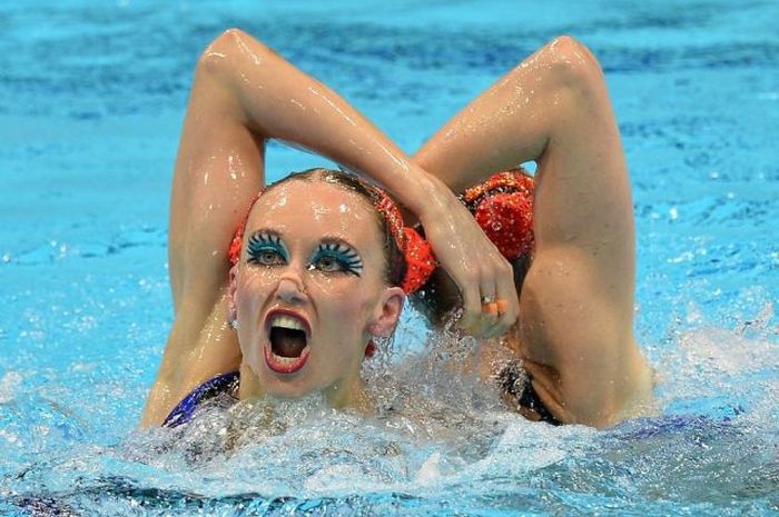 Забавные лица спортсменок синхронного плавания (43 фото)