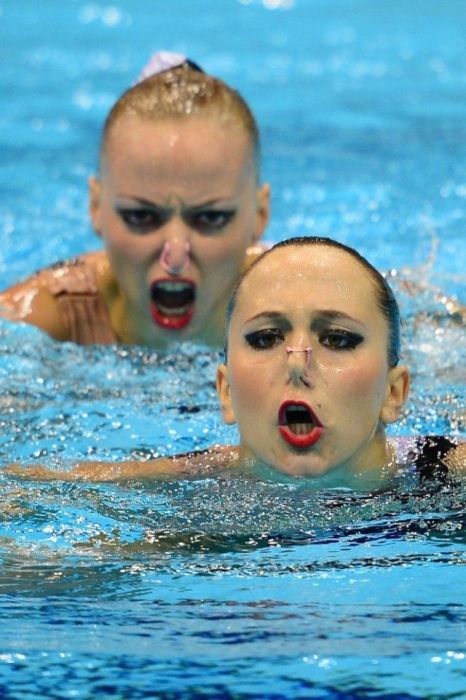 Забавные лица спортсменок синхронного плавания (43 фото)