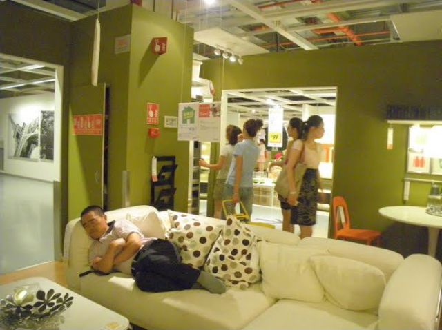 Китайский способ посетить IKEA (12 фото)