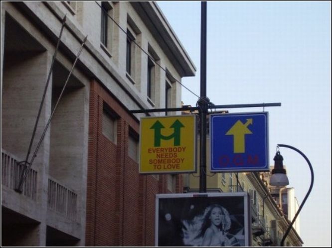 Удивительные и забавные дорожные знаки (9 фото)