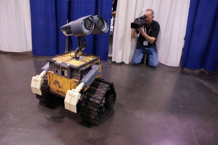    WALL-E (8 )