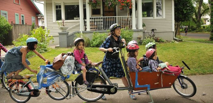 Интересный транспорт для шести детей (8 фото)