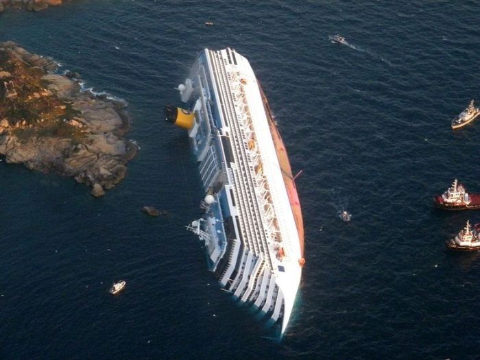 Экскурсии на затонувший лайнер Коста Конкордия (8 фото)