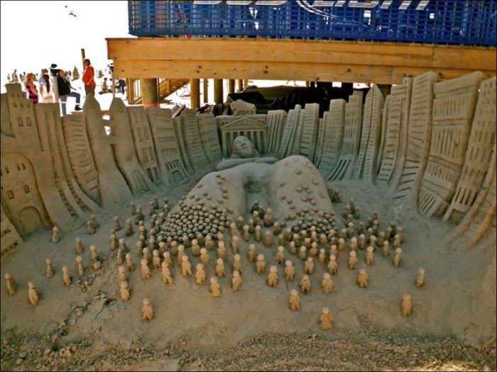 Подборка удивительных скульптур из песка