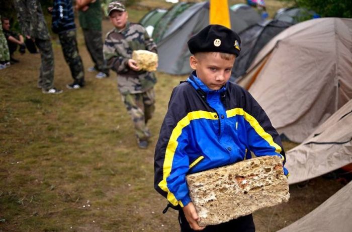 Военный лагерь для подростков в Крыму (20 фото)