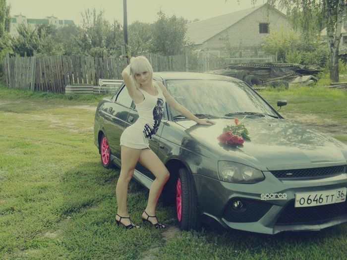 Девушки и тюнингованные авто из России