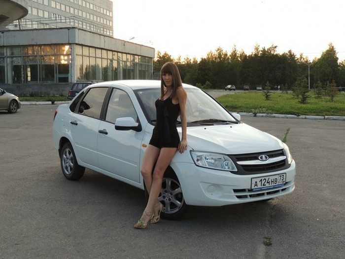 Девушки и тюнингованные авто из России