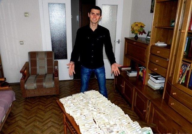 Минчанин обменял 17 кг бел. рублей на 20 г серебра (9 фото)