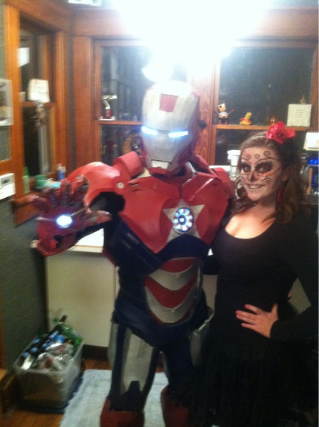 Самые прикольные костюмы на Хэллоуин для 2012 года! (33 фото)