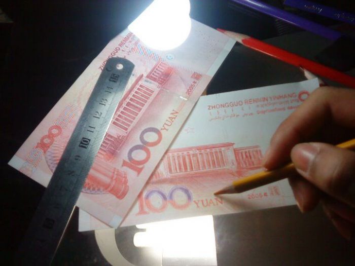 Точная копия купюры в 100 китайских юаней
