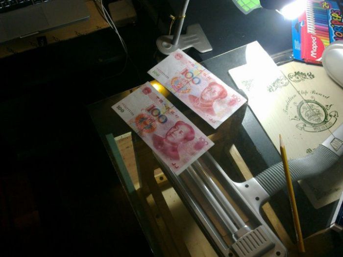 Точная копия купюры в 100 китайских юаней