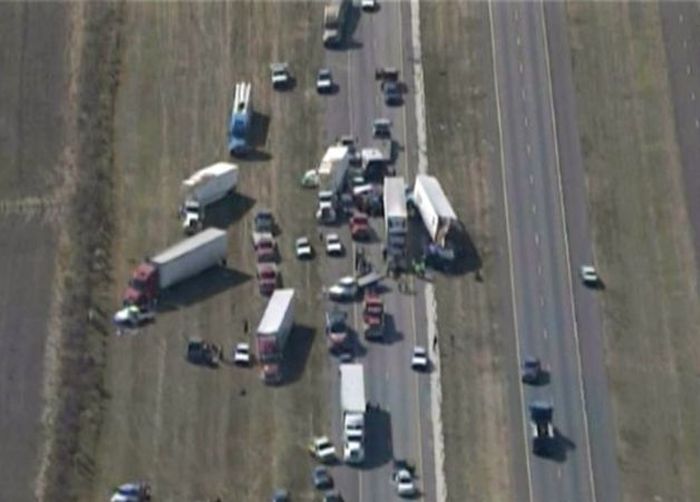Крупное ДТП в Техасе, 140 автомобилей пострадало