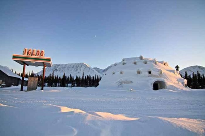 Очень необычная заброшенная гостиница на Аляске