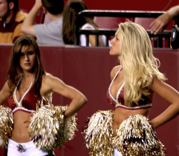 Девушки из группы поддержки команды Redskins