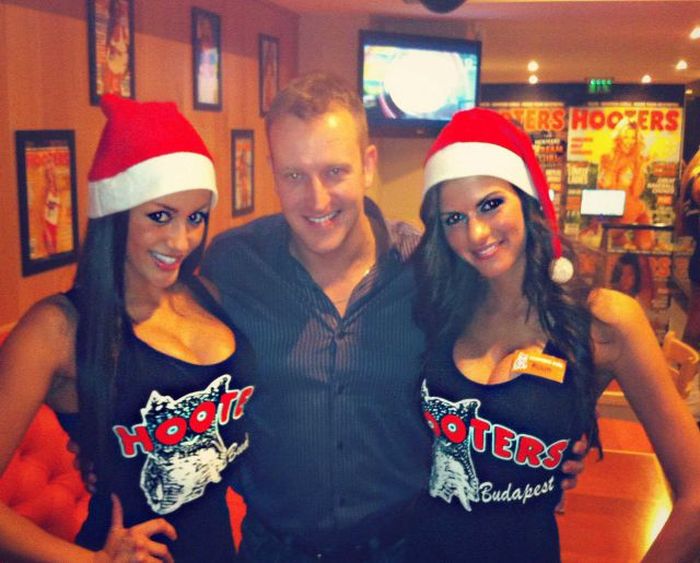     Hooters   (86 )