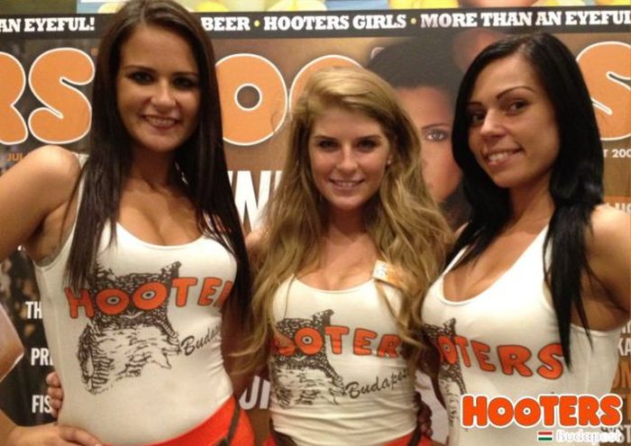     Hooters   (86 )