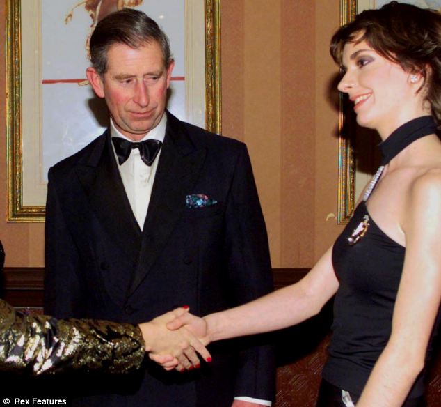Принц Чарльз падок на женские прелести (8 фото)