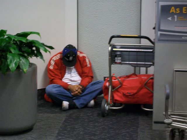 Спящие в аэропортах 