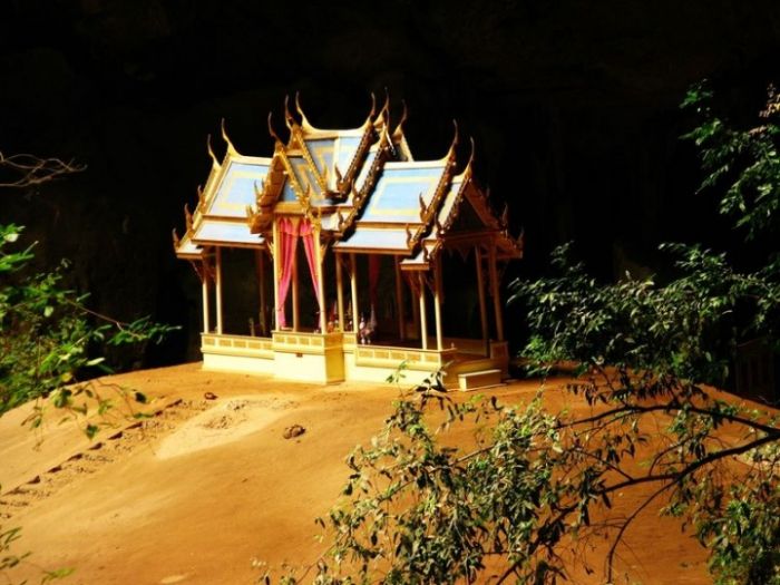 Пещера Phraya Nakhon и храм Kuha Karuhas 