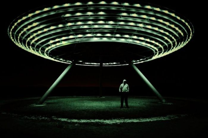 Крутая инсталляция "НЛО" в Англии (6 фото)