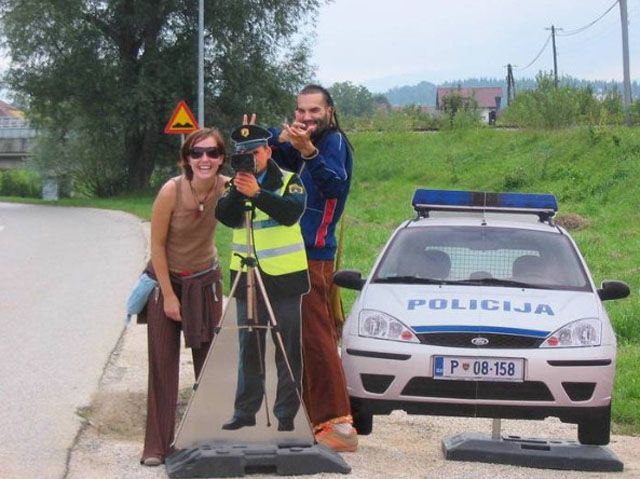 Троллинг с поддельным полицейским (5 фото)