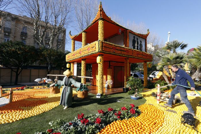 Знаменитый юбилейный фестиваль лимонов в Ментоне