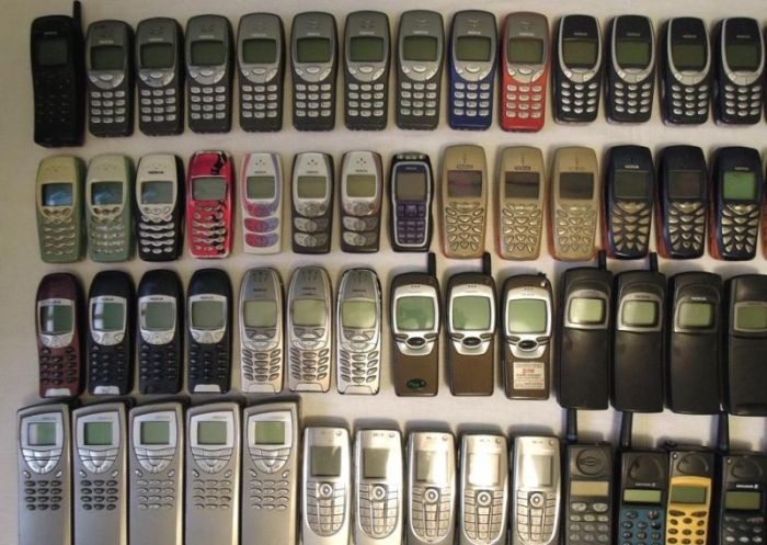 Невероятная коллекция мобильных телефонов за 250 евро!