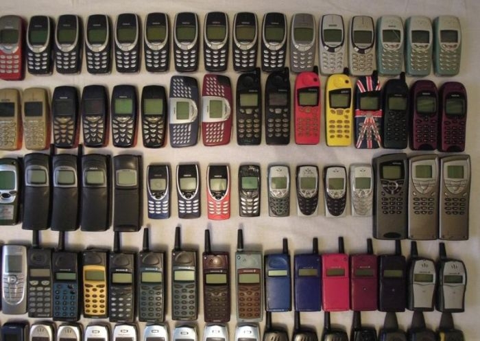 Невероятная коллекция мобильных телефонов за 250 евро!