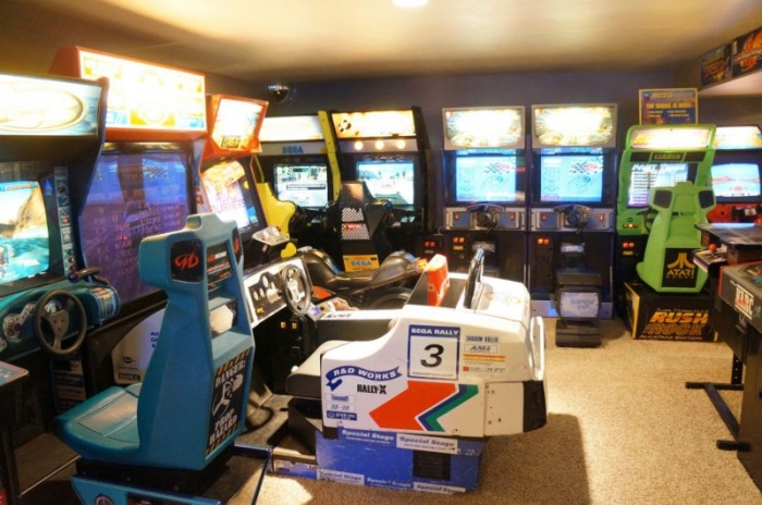 Классный зал игровых автоматов в подвале дома