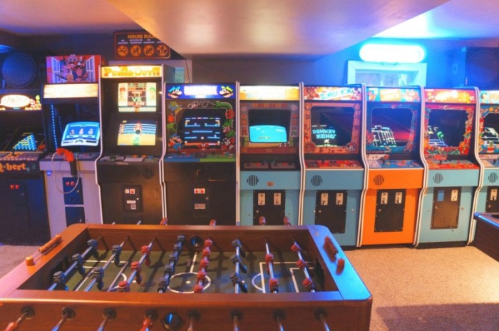 Классный зал игровых автоматов в подвале дома