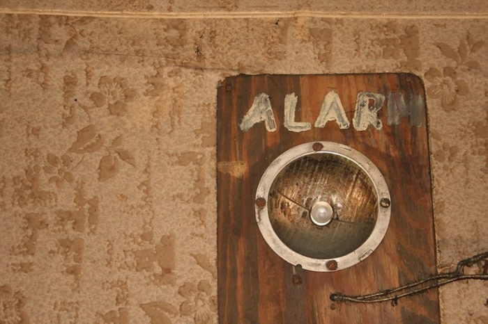 Девушка на чердаке старого дома в Дании нашла секретную комнату времен Второй Мировой