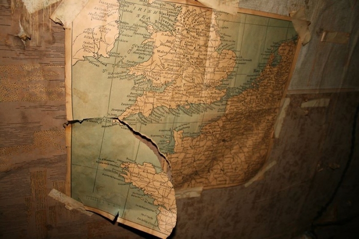 Девушка на чердаке старого дома в Дании нашла секретную комнату времен Второй Мировой