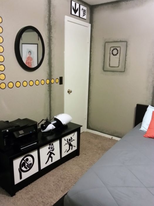Креативная комната в стиле игры "Portal"