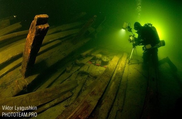 Тяжелый труд подводных археологов