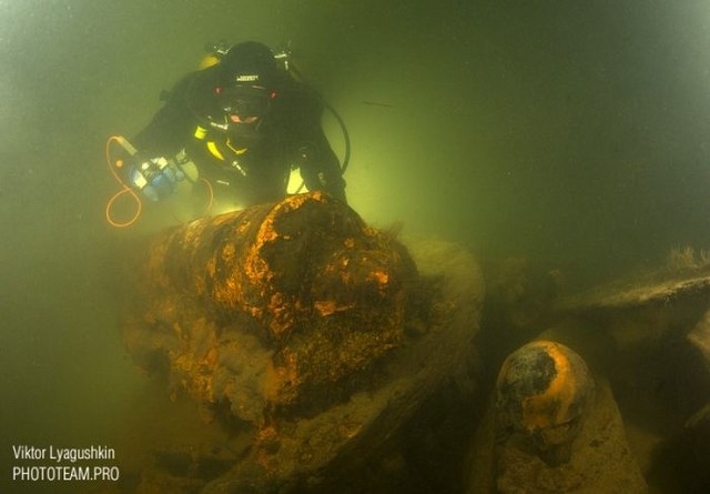 Тяжелый труд подводных археологов