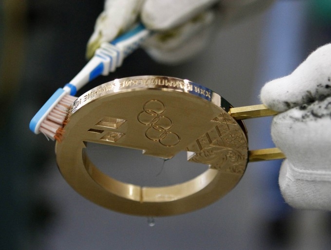 Как и из чего делают медали для Олимпиады в Сочи