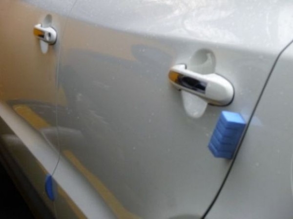Странные синие губки на авто в Корее 
