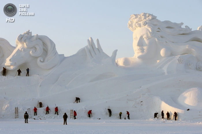Невероятные снежные скульптуры