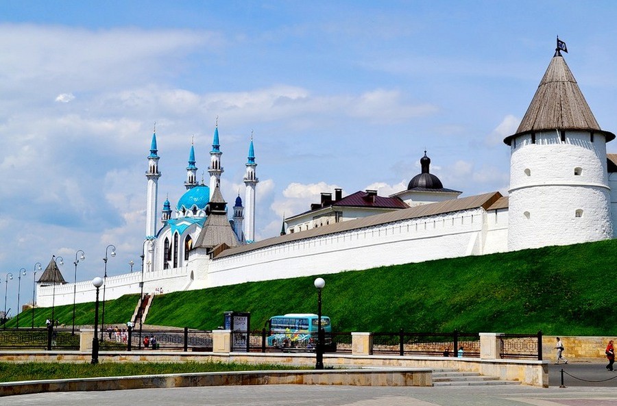 Казань 16. Казанское ханство Казанский Кремль. Столица Казанского ханства Казанский Кремль. Кремль в Казани 16 век. Казань Кремль 1552.