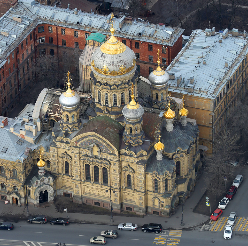 Санкт петербург 15. Храм Успения Пресвятой Богородицы в Санкт-Петербурге. Питер Церковь Успения Пресвятой Богородицы. Храм на набережной лейтенанта Шмидта на Васильевском острове. Храм Успения Пресвятой Богородицы на Васильевском острове.