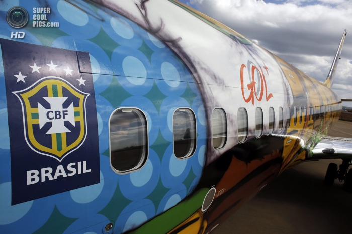 Креативный самолет сборной Бразили