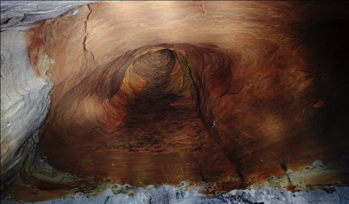 Оредежская пещера в Петербурге