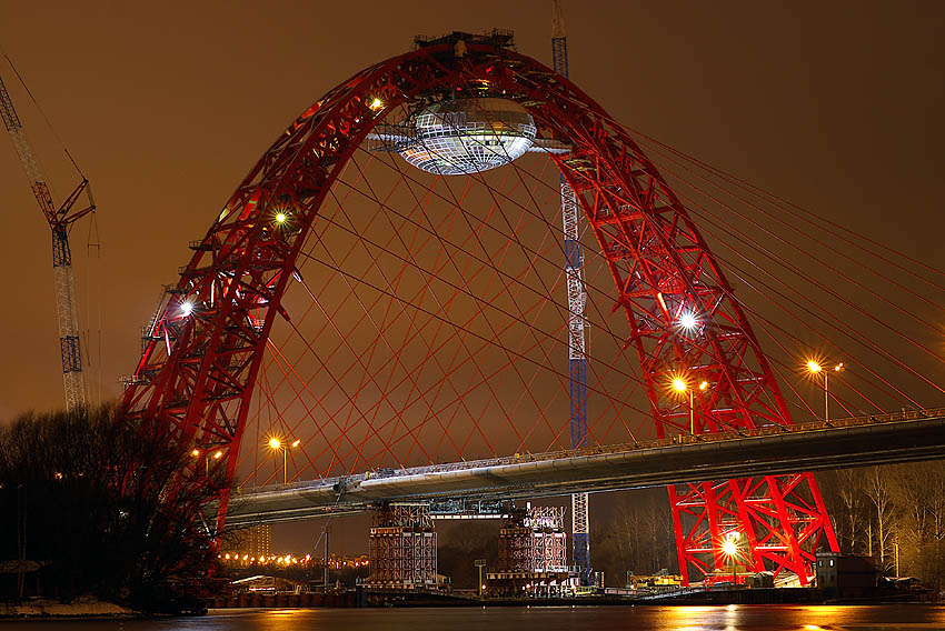 Ресторан над мостом в москве