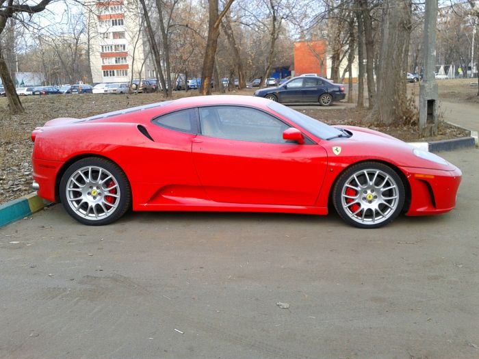 Забытый суперкар Ferrari в Москве