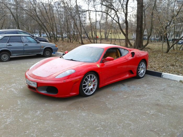 Забытый суперкар Ferrari в Москве