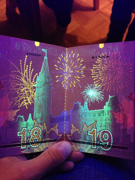Креативный паспорт гражданина Канады