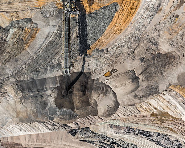 Огромная угольная шахта в Германии