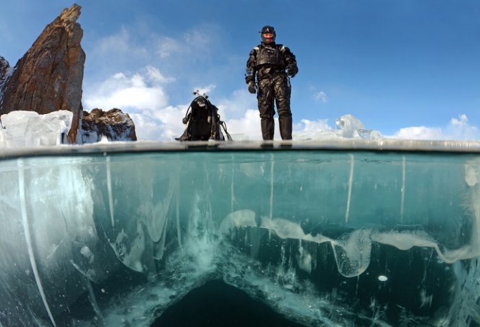 Погружение под лед Байкала