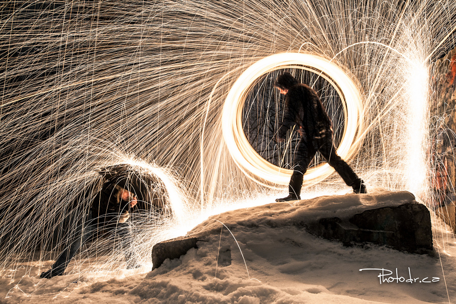 Со стальной. Steel Wool искры. Стальная вата фризлайт. Стальная Выдержка. Стальная вата фотосессия.